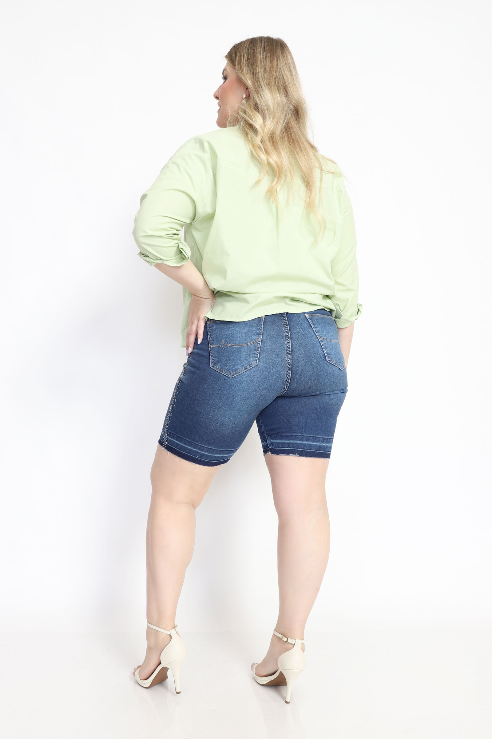 Short Feminino Plus Size Jeans Dois Cós Modelo Bermuda em Promoção na  Americanas